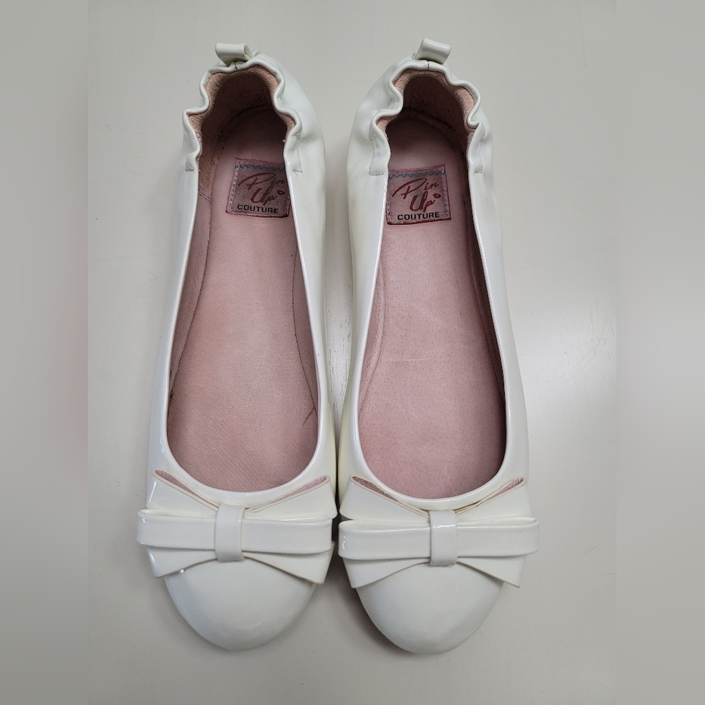 Pin Up Couture White Patent Leather Flats 11M EUC